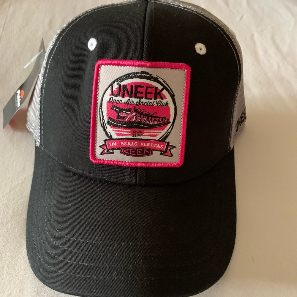 NWT - KEEN Trucker Cap